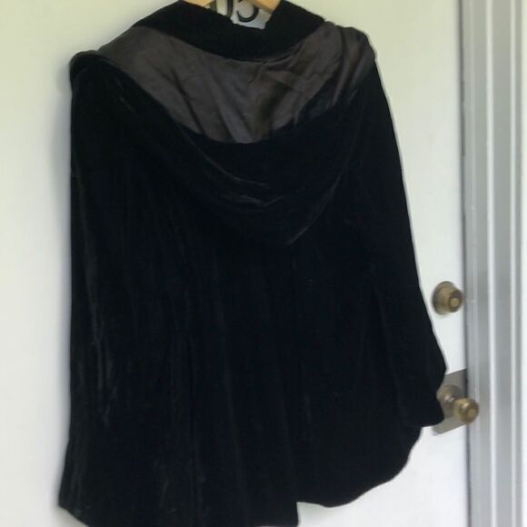 Insomnia Velvet Jacket   - Picture 3 of 4